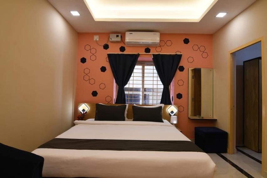 Emerald Euphoria The Luxury Stay Near Infocity Best Seller บูบันเนสชวาร์ ภายนอก รูปภาพ