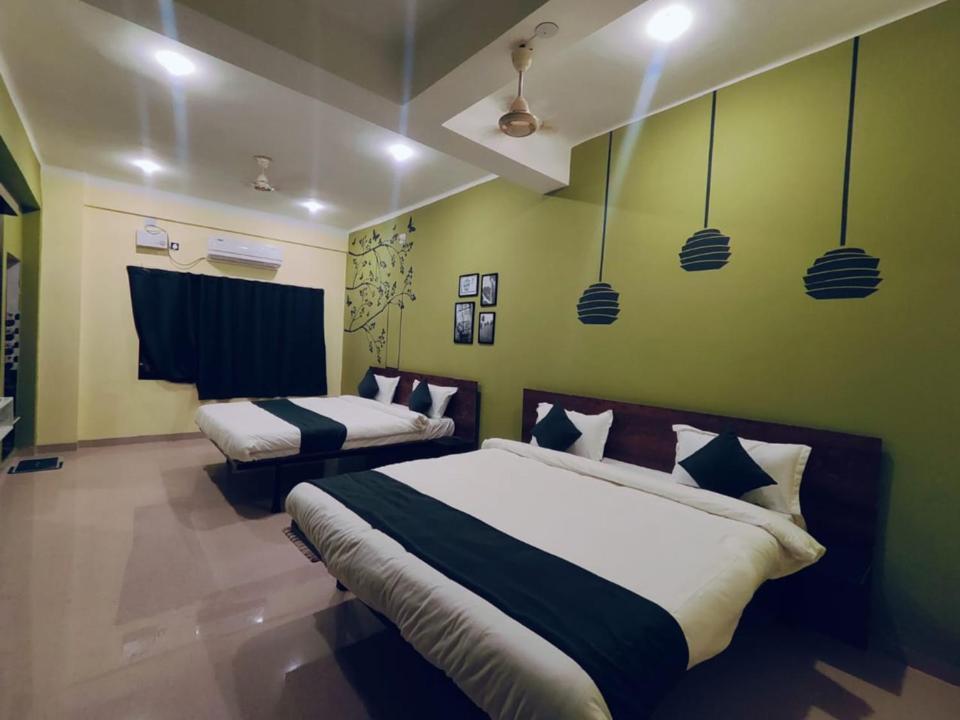 Emerald Euphoria The Luxury Stay Near Infocity Best Seller บูบันเนสชวาร์ ภายนอก รูปภาพ