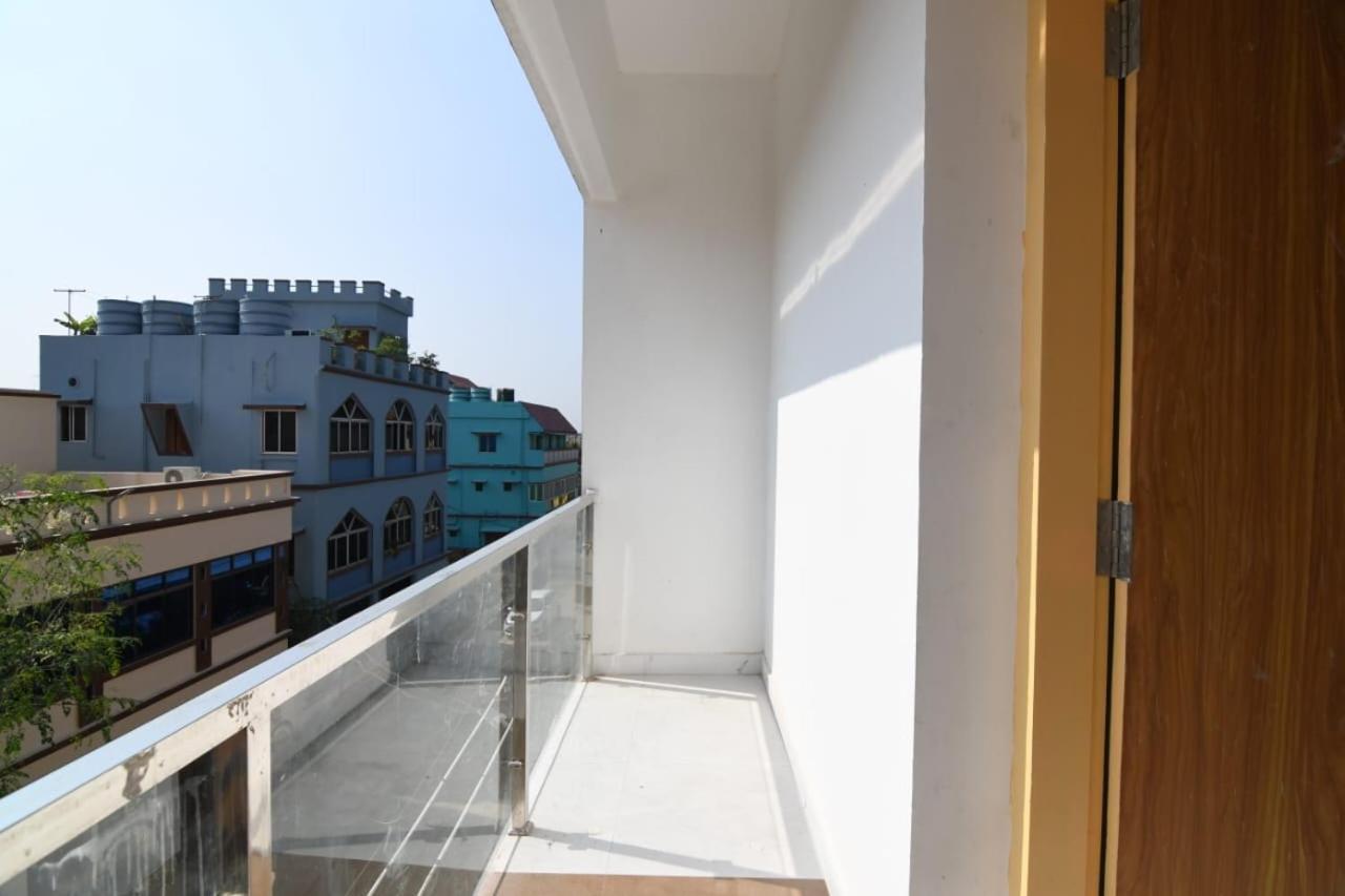 Emerald Euphoria The Luxury Stay Near Infocity Best Seller บูบันเนสชวาร์ ภายนอก รูปภาพ