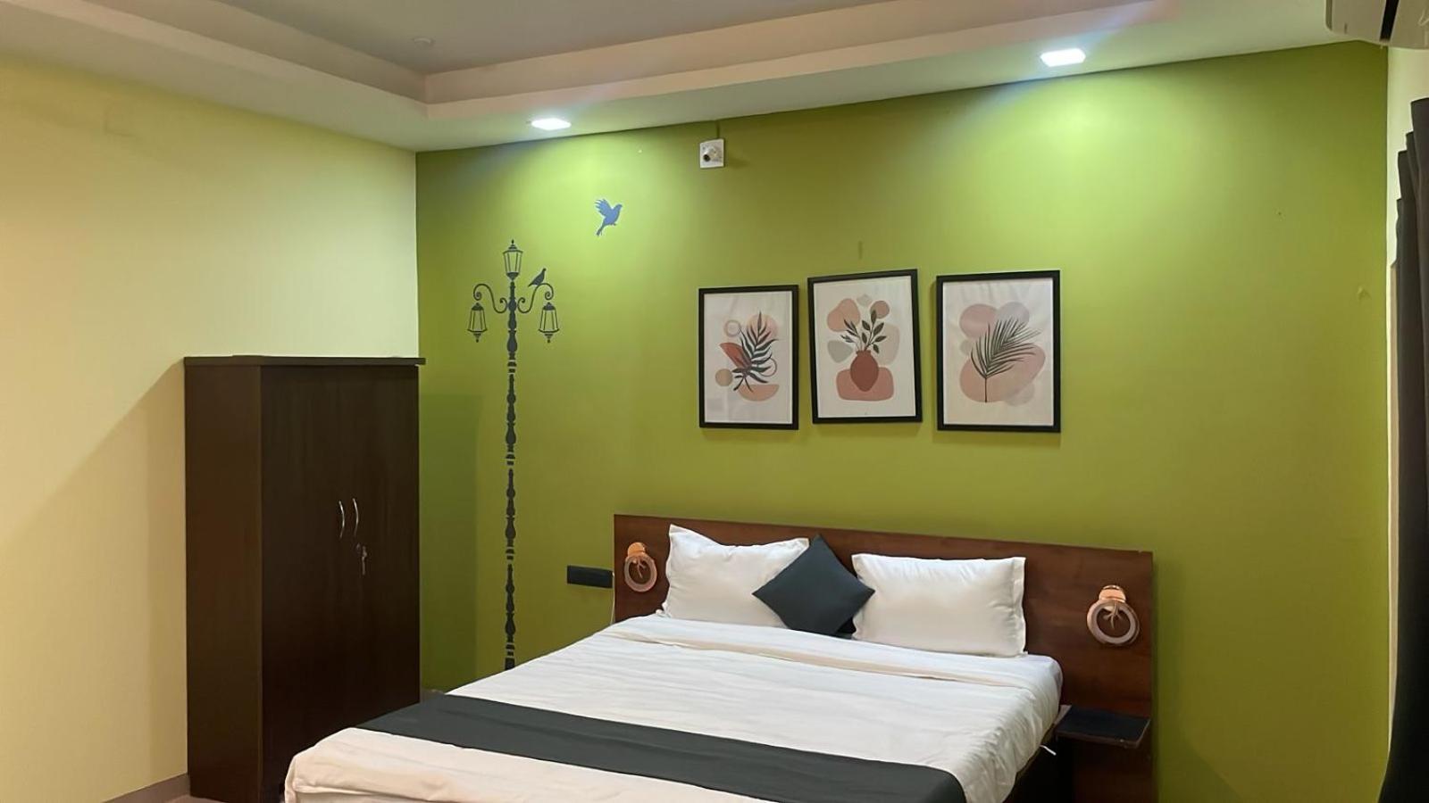 Emerald Euphoria The Luxury Stay Near Infocity Best Seller บูบันเนสชวาร์ ภายนอก รูปภาพ