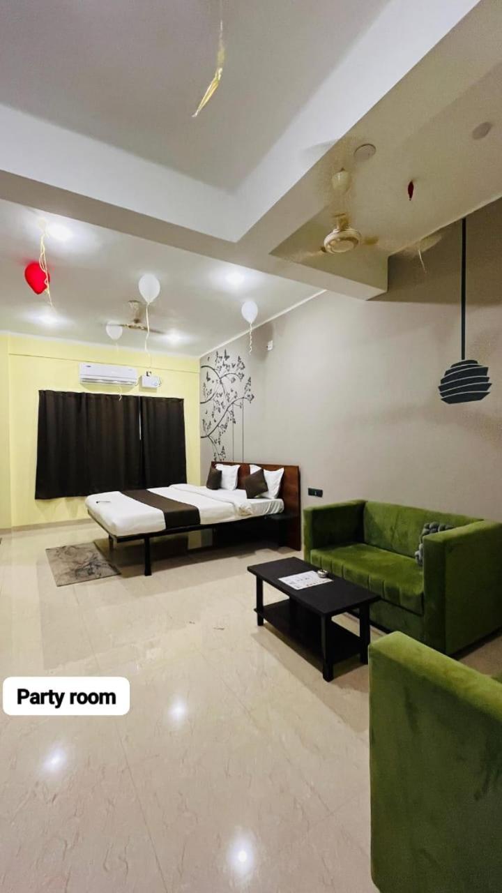 Emerald Euphoria The Luxury Stay Near Infocity Best Seller บูบันเนสชวาร์ ภายนอก รูปภาพ