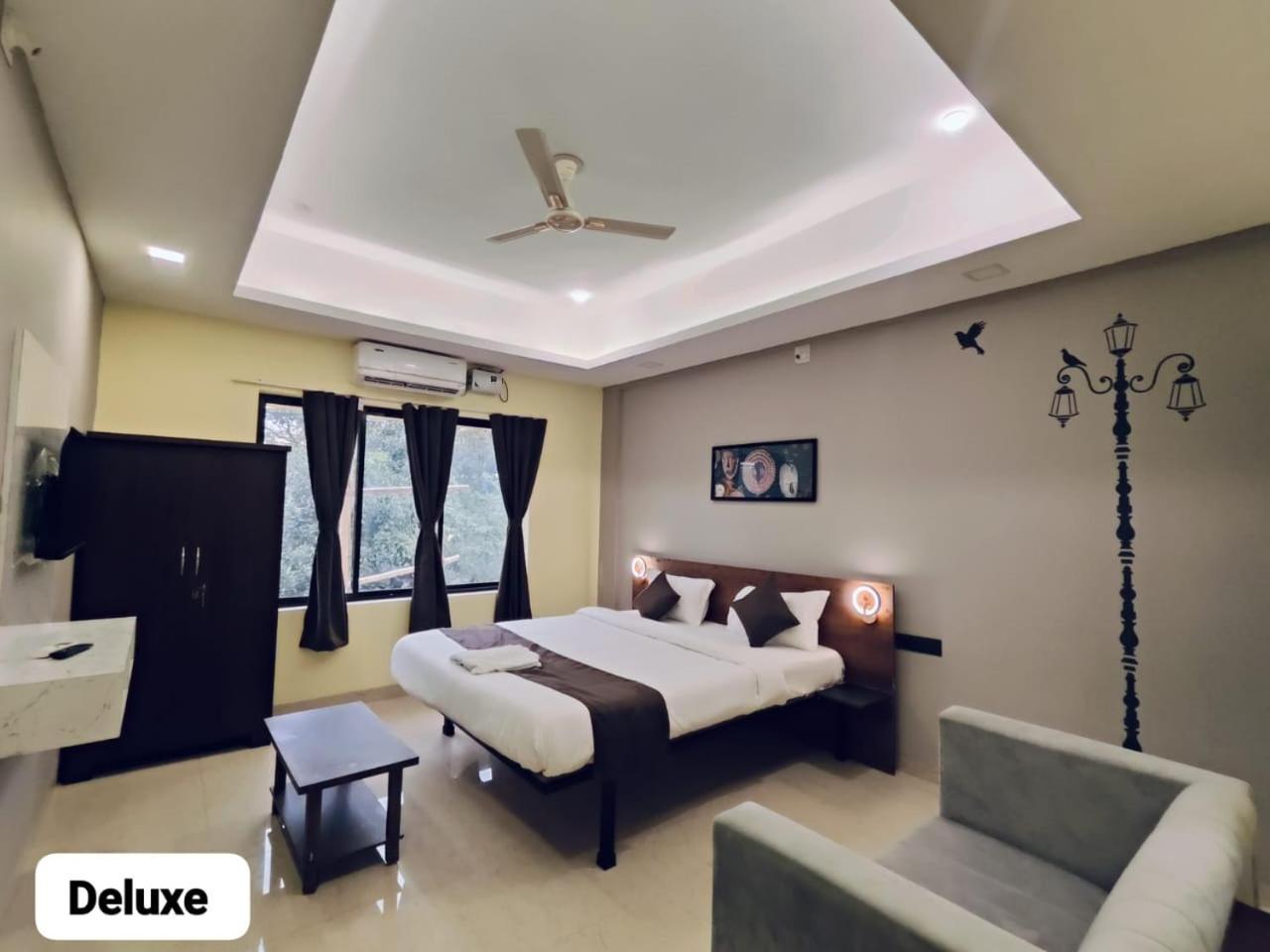 Emerald Euphoria The Luxury Stay Near Infocity Best Seller บูบันเนสชวาร์ ภายนอก รูปภาพ
