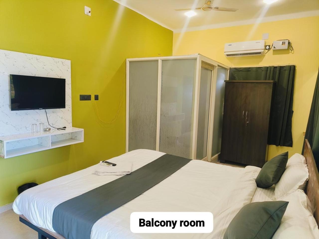 Emerald Euphoria The Luxury Stay Near Infocity Best Seller บูบันเนสชวาร์ ภายนอก รูปภาพ
