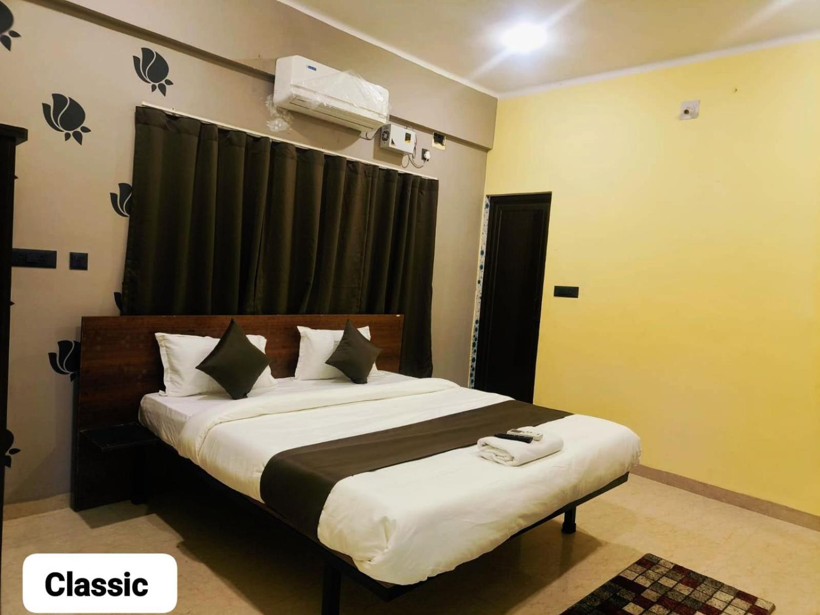 Emerald Euphoria The Luxury Stay Near Infocity Best Seller บูบันเนสชวาร์ ภายนอก รูปภาพ